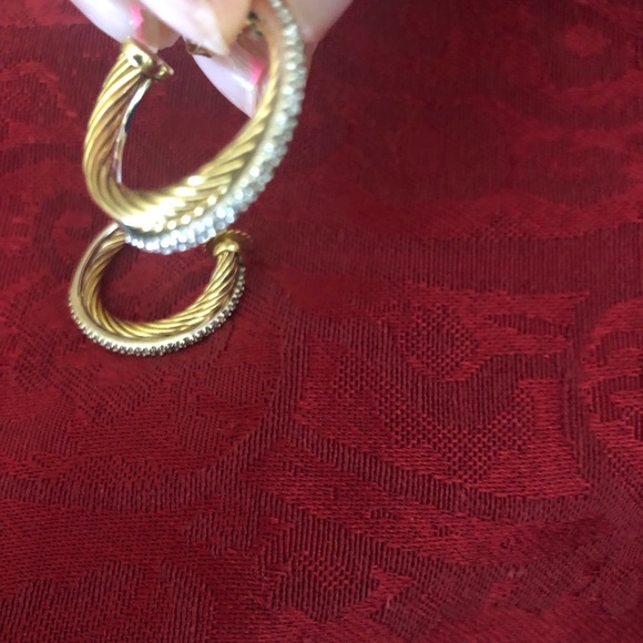 3 MM Medium Crossover Diamond 0.57 CT Hoop Earrings.  DI SIL - Picture 3 of 5